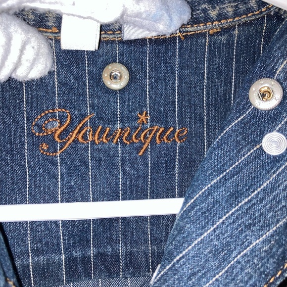 In Excellent Condition! YOUNIQUE Cropped Jean Jacket with Detachable Hood - Picture 6 of 7